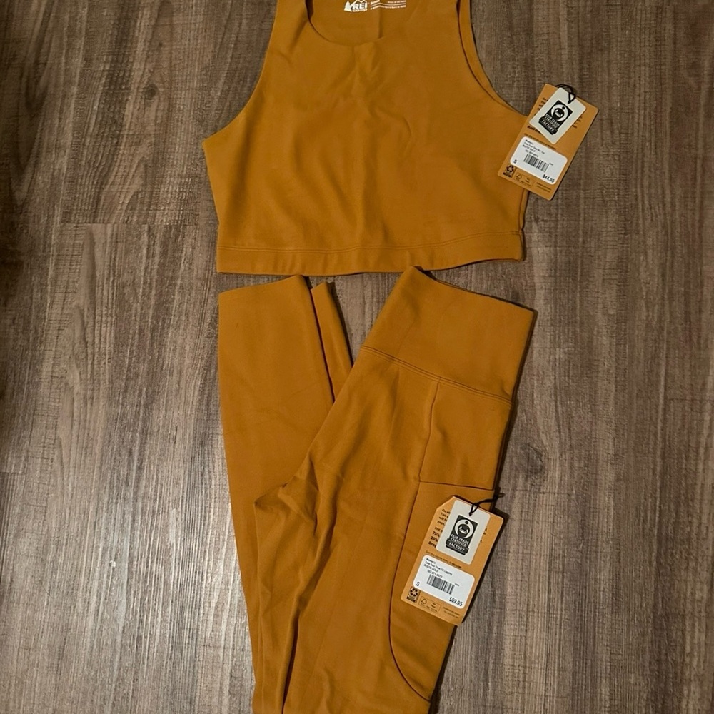 Rei activewear set - Picture 6 of 6